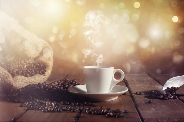 커피 콩의 컵의 배경 — 스톡 사진