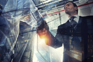 El sıkışma iş kişi içinde yazıhane ağ etkisi ile. takım çalışması ve ortaklık kavramı. Çift Pozlama