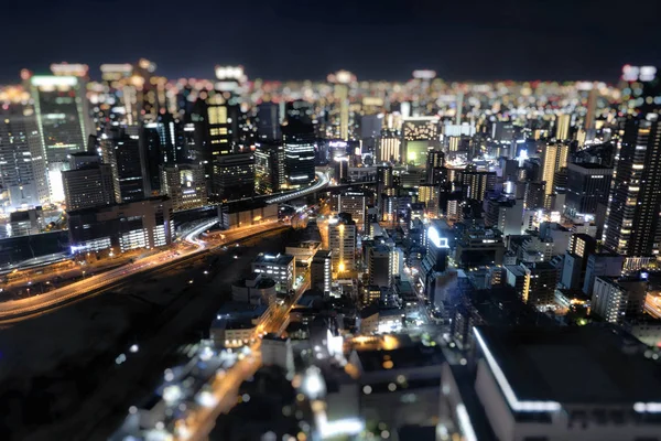 O horizonte noturno da cidade de Osaka. Edifício Umeda Sky no Japão . — Fotografia de Stock