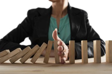 İşkadını zinciri düşme domino oyunu gibi durur. Kriz ve başarısızlık işinde önleme kavramı.