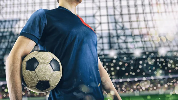 Jugador de fútbol listo para jugar con el fútbol en el estadio —  Fotos de Stock