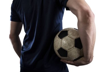 Futbol oyuncusu ile gol oynamaya hazır. Beyaz arka plan üzerinde izole.