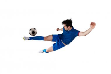 Gece futbol sahnesi oyuncu güç ile topu tekme ile maç. Beyaz arka planda yalıtılmış
