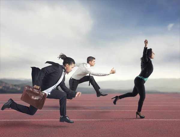 Businesswoman wins a run contest against the competitors. Concept of success — Stock Photo, Image