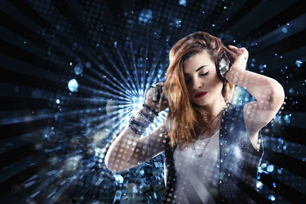 Dancing girl listens to music with headset — Stock Photo, Image