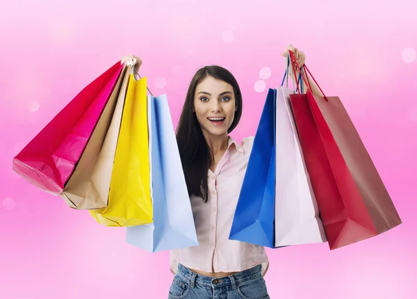 Mulher feliz com sacos de compras na mão — Fotografia de Stock