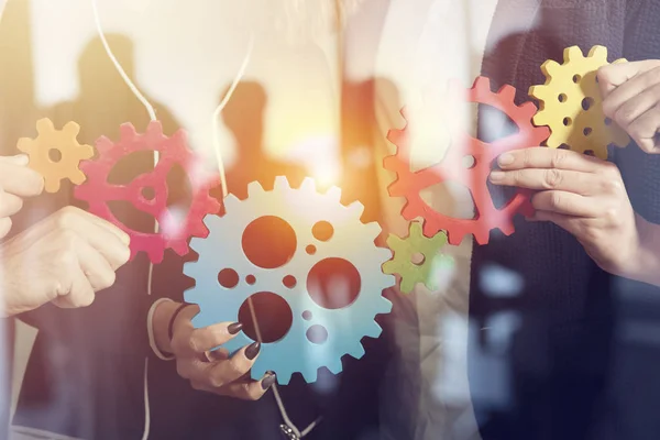 Business-Team verbinden Zahnräder. Teamwork, Partnerschaft und Integrationskonzept. Doppelbelastung — Stockfoto