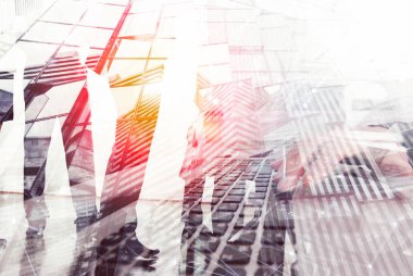 Gün batımında iş adamları siluet ile arka plan. Çift pozlama ve ışık efektleri