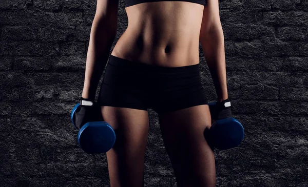 Oznaczony dziewczyna w siłowni, które są gotowe do rozpoczęcia lekcji fitness — Zdjęcie stockowe