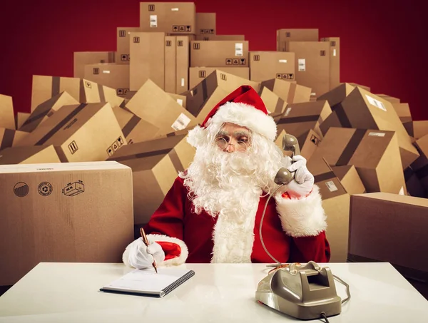 Babbo Natale è pronto ad ascoltare tutto l'ordine dei regali per Natale — Foto Stock