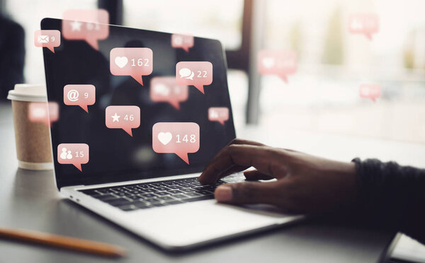 Очень социальный бизнесмен получает одобрение в социальных сетях