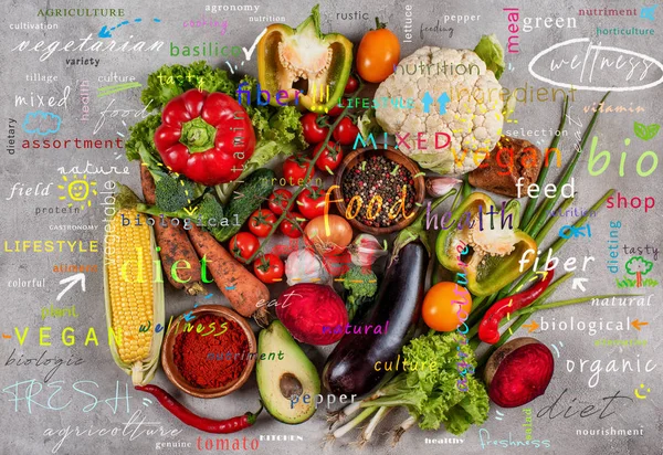 Antecedentes saludables de verduras. Concepto de comida genuina. Texto colorido con los términos más importantes — Foto de Stock