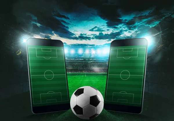 Дивитися спортивну подію на вашому мобільному пристрої — стокове фото