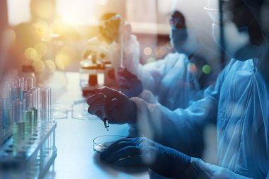 Tıp bilimi laboratuvarı. Coperid-19 koronavirüse karşı bakteri araştırması kavramı