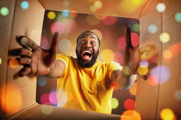 Happy boy receives Christmas gift. happy and surprised expression. — Stock Photo, Image