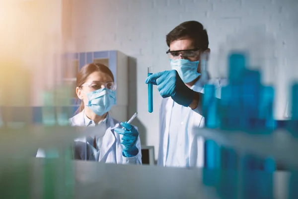 Medizinwissenschaftliches Labor. Konzept der Viren- und Bakterienforschung. — Stockfoto