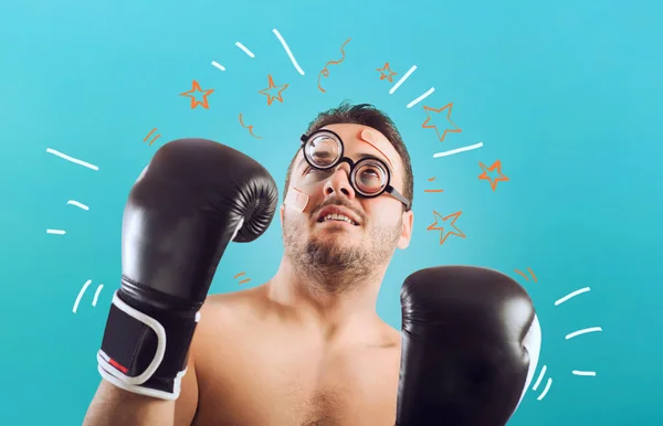 Ezik şapşal boksör yumruk yiyor. Başarısızlık kavramı — Stok fotoğraf