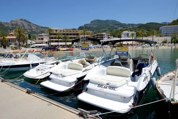 Mallorca Espanha Junho Marina Turistas Desfrutam Suas Férias Port Soller — Fotografia de Stock