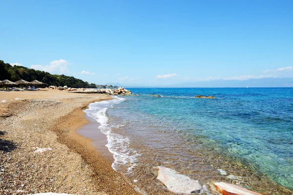 Παραλία Στο Σύγχρονο Ξενοδοχείο Πολυτελείας Πελλοπόνησος Ελλάδα — Φωτογραφία Αρχείου