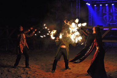 Bila Tserkva, Ukrayna - 15 Eylül: The Fire hokkabazlar mahmuz Fest üzerinde 15 Eylül 2018 yılında Bila Tserkva, Ukrayna sırasında gerçekleştirmek. 