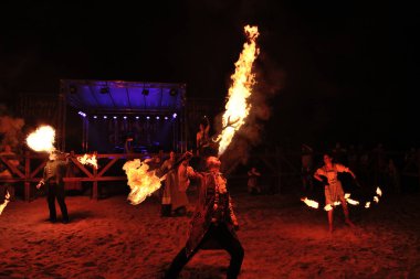 Bila Tserkva, Ukrayna - 15 Eylül: The Fire hokkabazlar mahmuz Fest üzerinde 15 Eylül 2018 yılında Bila Tserkva, Ukrayna sırasında gerçekleştirmek. 