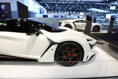 Dubai, Birleşik Arap Emirlikleri - 17 Kasım: Wmotors Fenyr ve Lycan hypersport arabalar olduğunu Dubai Motor Show 2017 üzerinde 17 Kasım 2017 