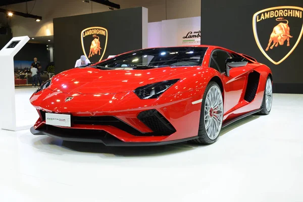 阿联酋 11月17日 豪华兰博基尼 Aventador 轿跑车跑车是在迪拜车展2017在2017年11月17日 — 图库照片