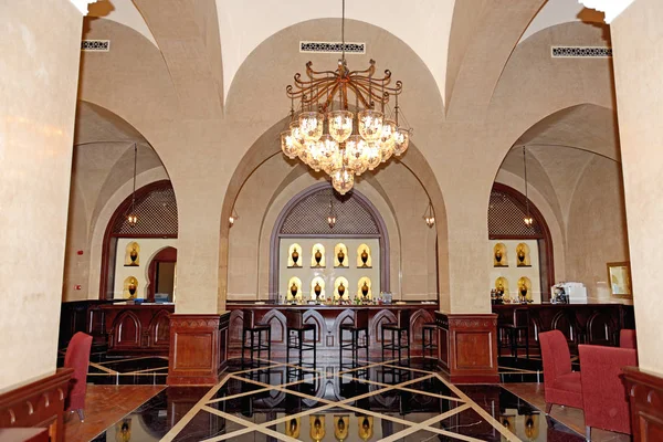 Lobby Interior Bar Hotel Luxo Iluminação Noturna Fujairah Emirados Árabes — Fotografia de Stock