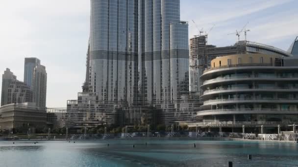 ドバイ アラブ首長国連邦 パンをブルジュ ハリーファの建物します それは世界の最も高い超高層ビル 828 160 階建て 2017 日です — ストック動画