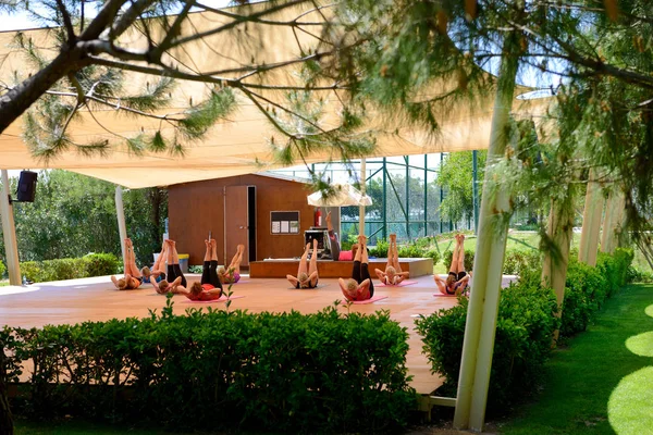 Antalya Türkiye Nisan Turist Yoga Egzersiz Popüler Hotel Nisan 2014 — Stok fotoğraf