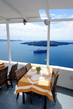 Deniz manzaralı teras restoran, Santorini Island, Yunanistan