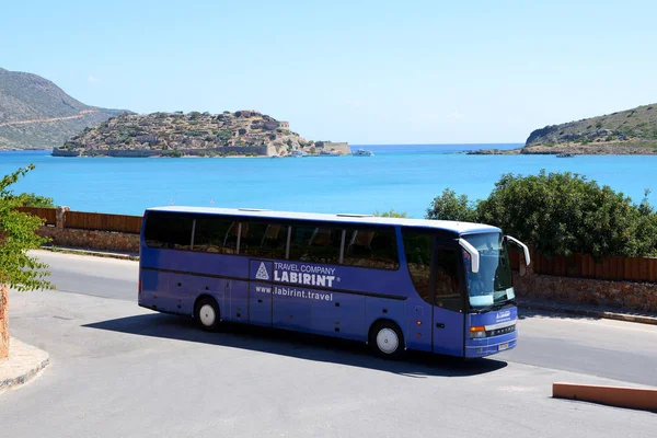 Crete Grecia Mayo Autobús Para Transporte Turistas Está Cerca Entrada —  Fotos de Stock