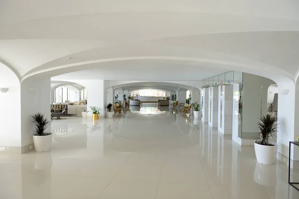 O lobby no hotel de luxo, ilha de Corfu, Grécia — Fotografia de Stock