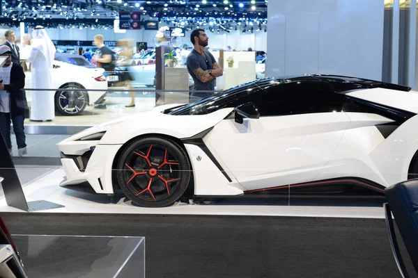 Dubai, Uae - November 17-én: A Wmotors Fenyr supersport autója a Dubai Motor Show 2017 a 2017. November 17. — Stock Fotó