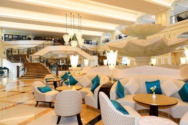 gece aydınlatma, ras al khaimah, Birleşik Arap Emirlikleri daki lüks otel lobi iç