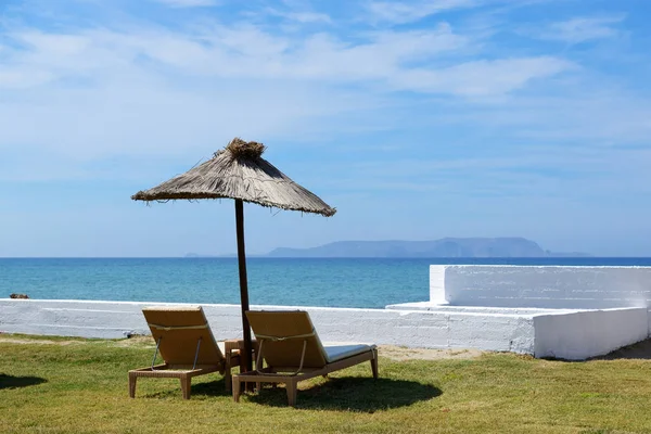 Plaża w luksusowym hotelu, Kreta, Grecja — Zdjęcie stockowe