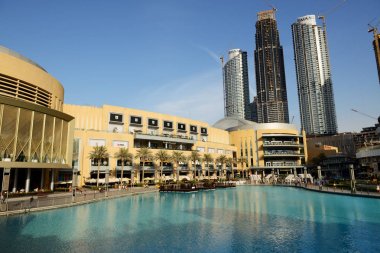 Dubai, Birleşik Arap Emirlikleri - 19 Kasım: Dubai alışveriş merkezi dünyanın en büyük alışveriş merkezi ve yeni gökdelen inşası olduğunu. Uluslararası Dubai Kongre ve Sergi Sarayı içinde karmaşık bulunur ve 19 Kasım 2017 üzerinde 1200 mağaza içinde vardır