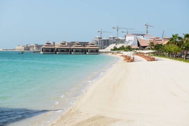 Palm Jumeirah insan yapımı adada lüks otel plajı, Dubai, Bae