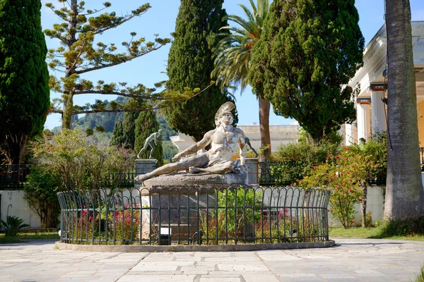 La estatua en Achilleion, isla de Corfu, Grecia — Foto de Stock