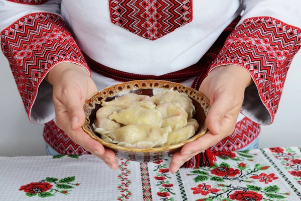 Den Kokta Traditionella Ukrainska Handgjorda Niki Klimp Med Körsbär Inuti — Stockfoto