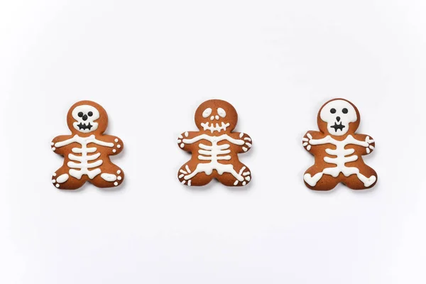 The hand-made eatable gingerbread Halloween sceletons on white background — Stock Photo, Image