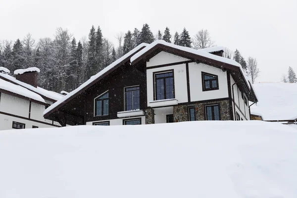 乌克兰布科维尔滑雪胜地的度假别墅 — 图库照片