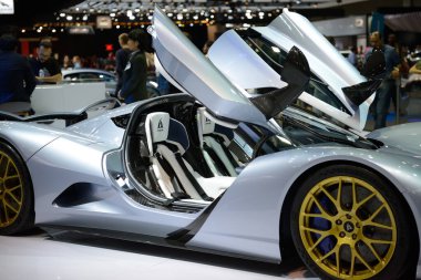 DUBAI, BAE - 16 Kasım 2019 'da Aspark Baykuşu elektrikli arabası Dubai Motor Show 2019' dadır. 