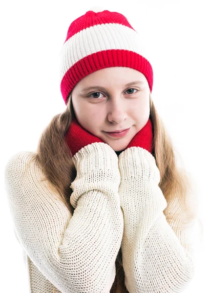 행복 겨울 방학 크리스마스. 십 대 개념-빨간 모자, 스카프 및 이상 흰색 배경에서 젊은 여자를 웃 고. — 스톡 사진
