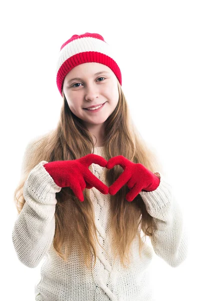 Geluk wintervakantie Kerstmis. Tiener concept - glimlachend jonge vrouw in rode hoed, sjaal en over witte achtergrond. — Stockfoto