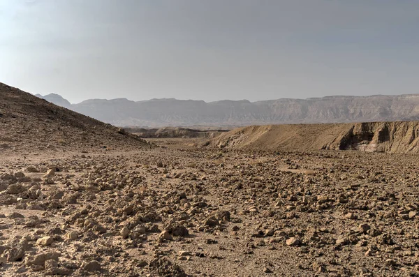 石の砂漠健康とマウンテン ビューのためのハイキング — ストック写真