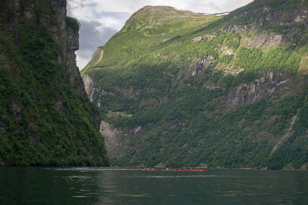 Viajar Noruega Fiorde Natureza Perto Montanha Água — Fotografia de Stock