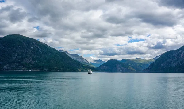 Água Céu Fjord Turismo Geirangerfjord — Fotografia de Stock