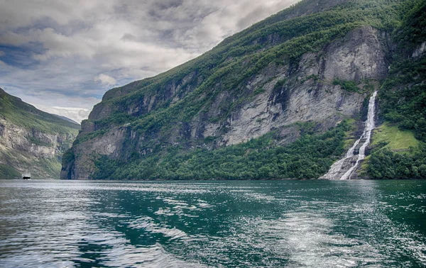 Cestování Norsku Fjordu Přírodě Nedaleko Hory Vody — Stock fotografie