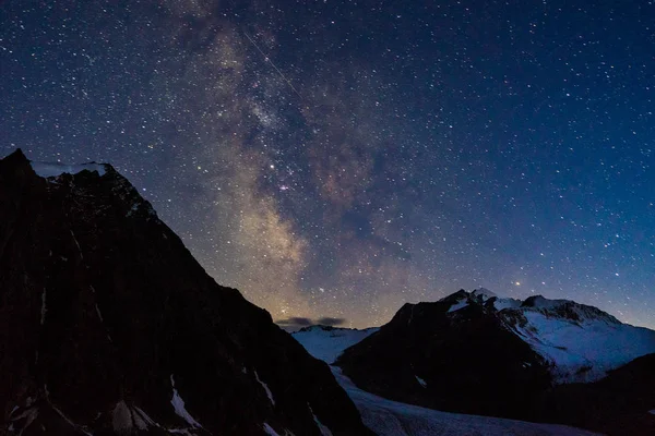 Noche Estrellada Caminata Extrema Paisaje Montaña — Foto de Stock